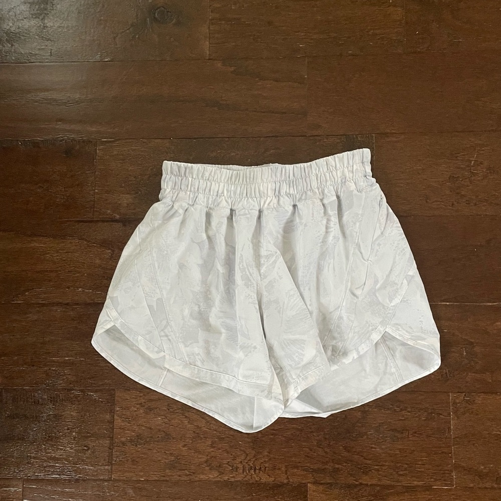 Lululemon white shorts size 6